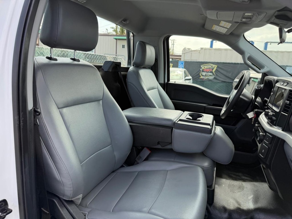 Ford F-150 Vehicle Full-screen Gallery Image 22