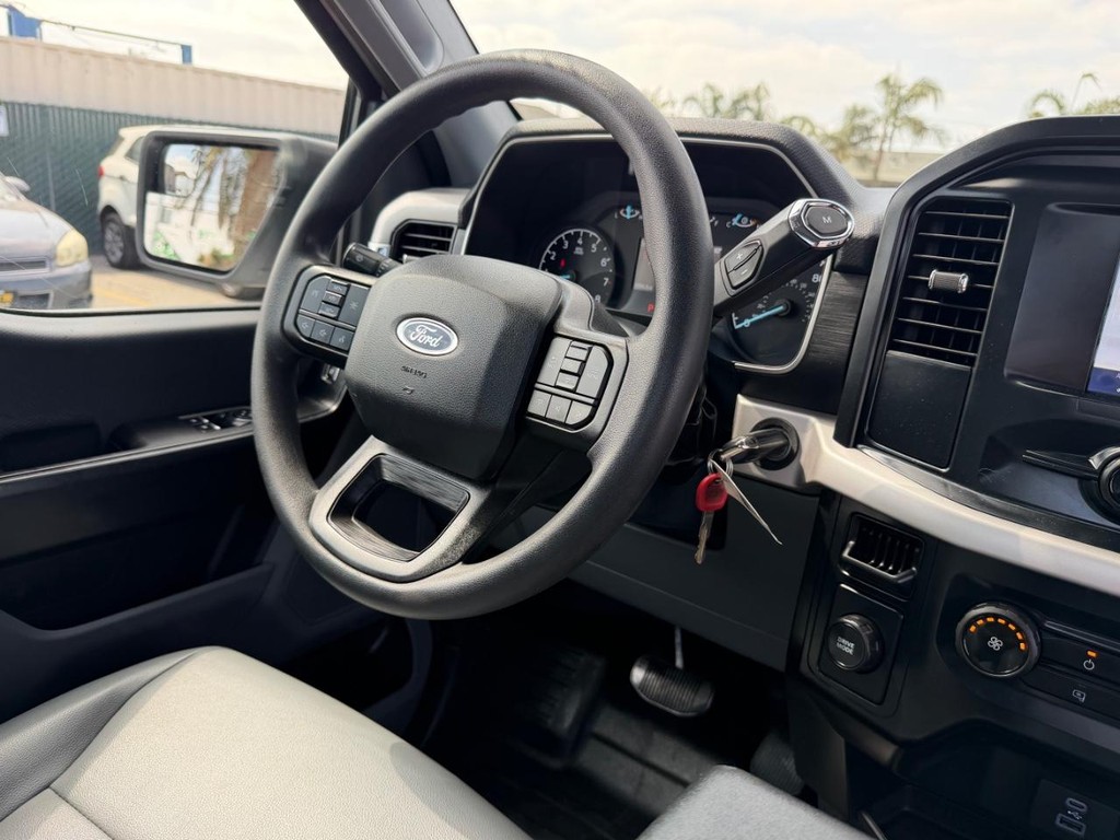 Ford F-150 Vehicle Full-screen Gallery Image 23