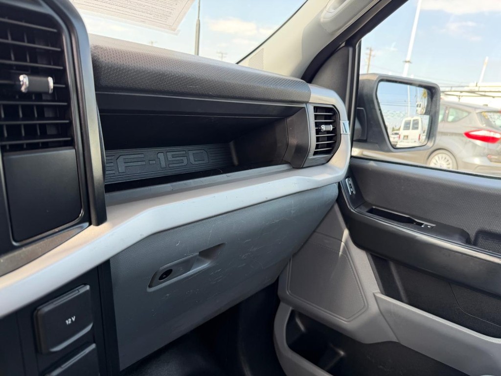 Ford F-150 Vehicle Full-screen Gallery Image 25