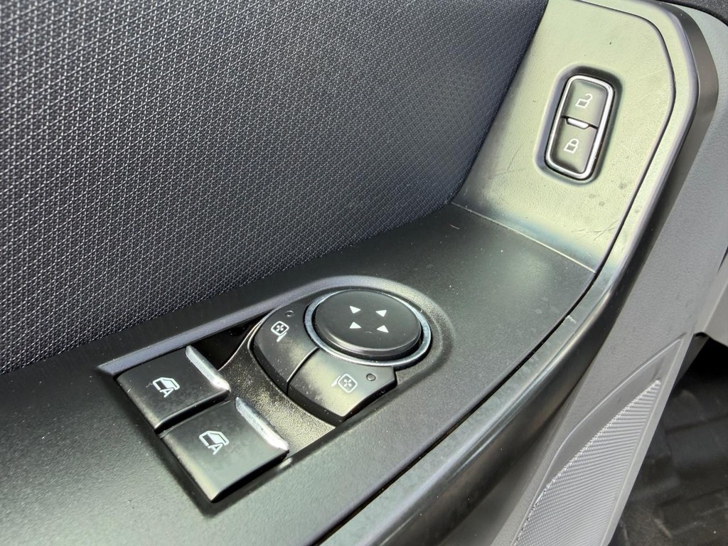 Ford F-150 Vehicle Full-screen Gallery Image 29