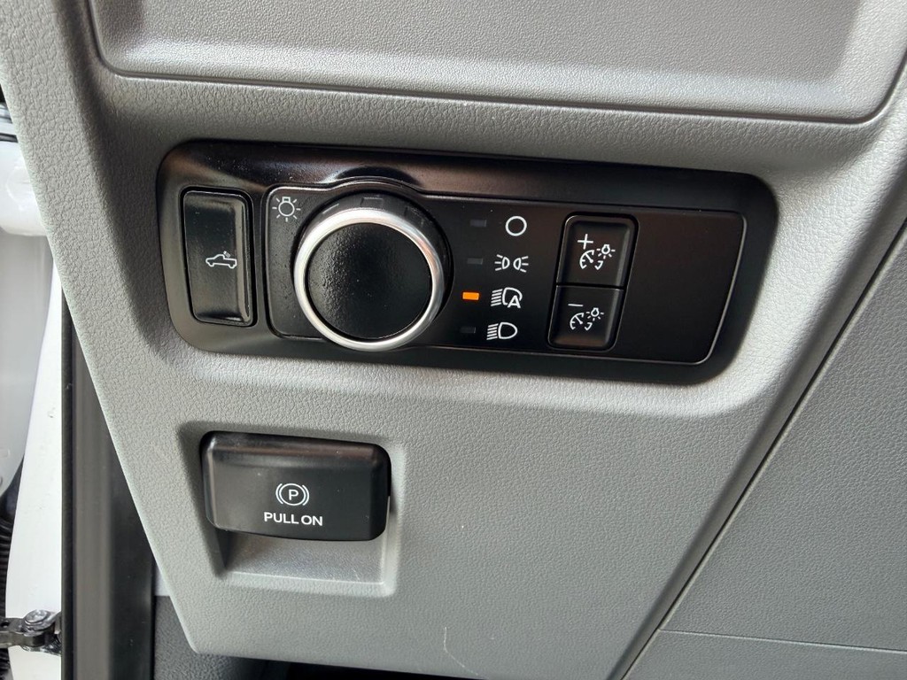 Ford F-150 Vehicle Full-screen Gallery Image 30