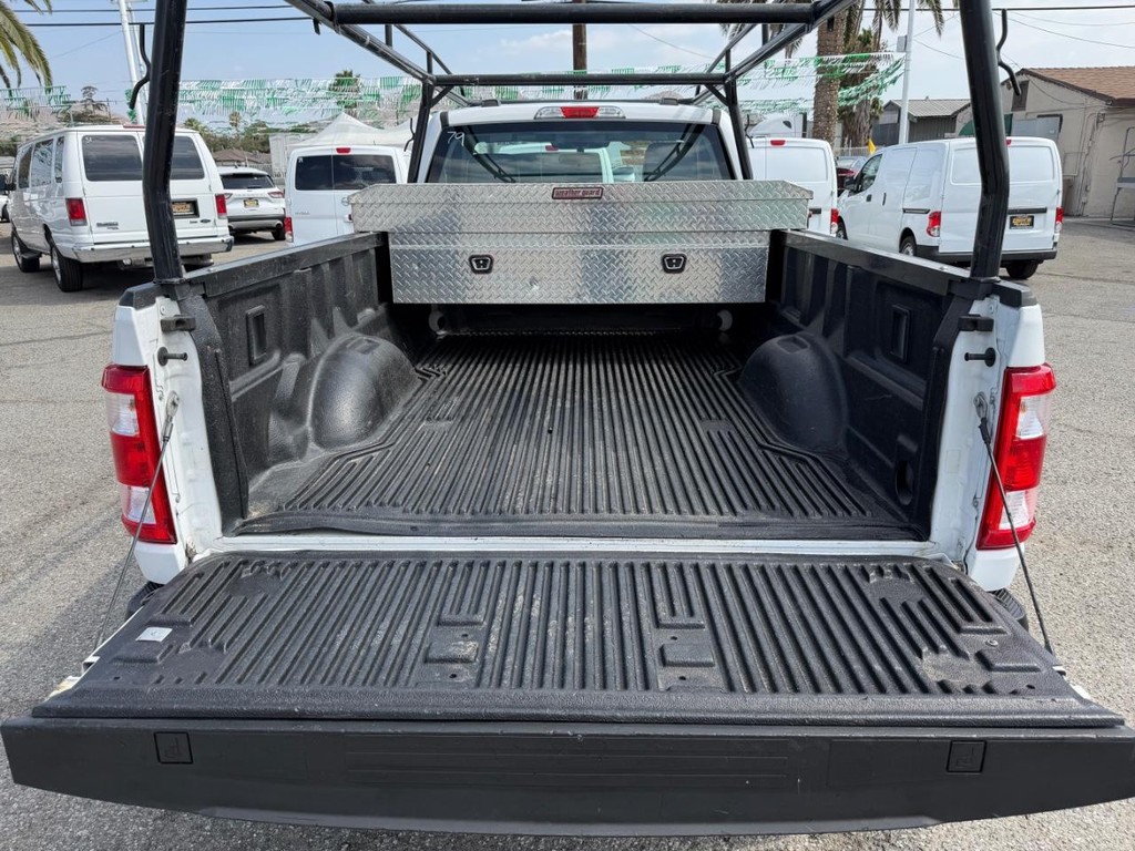 Ford F-150 Vehicle Full-screen Gallery Image 34