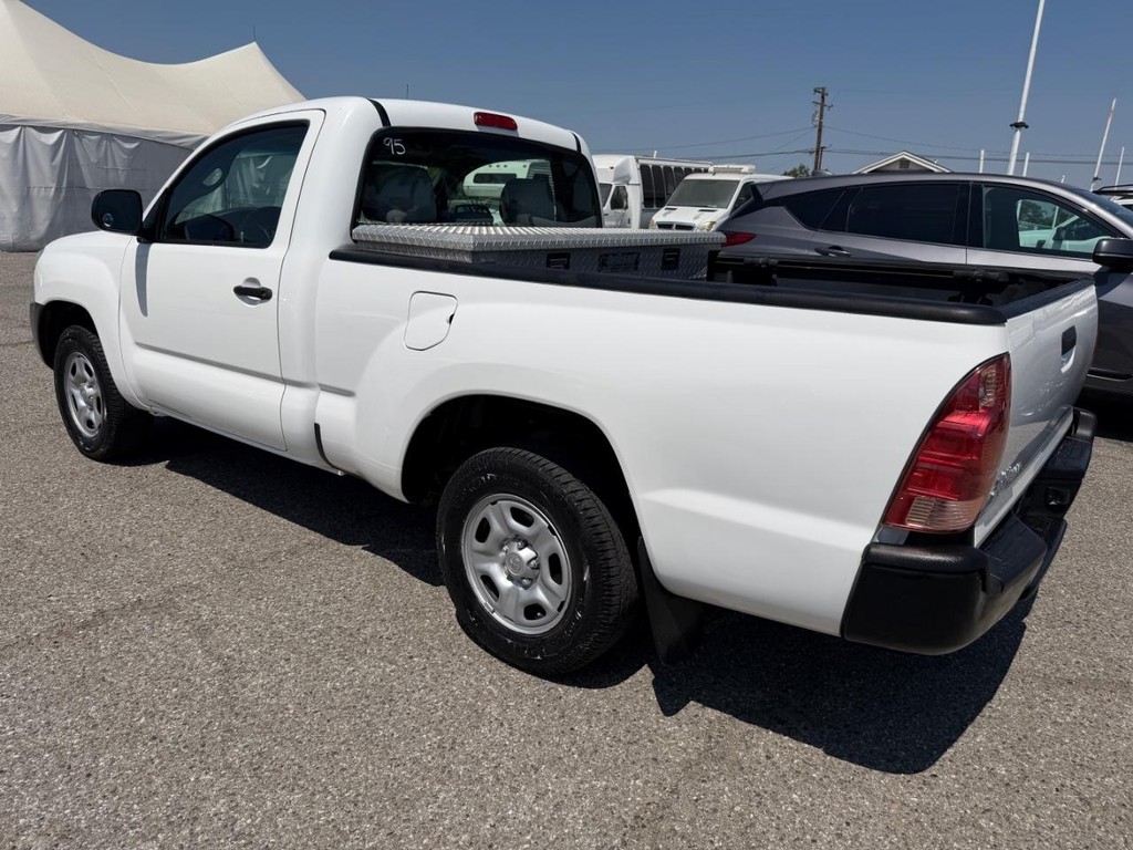 Toyota Tacoma Vehicle Full-screen Gallery Image 09