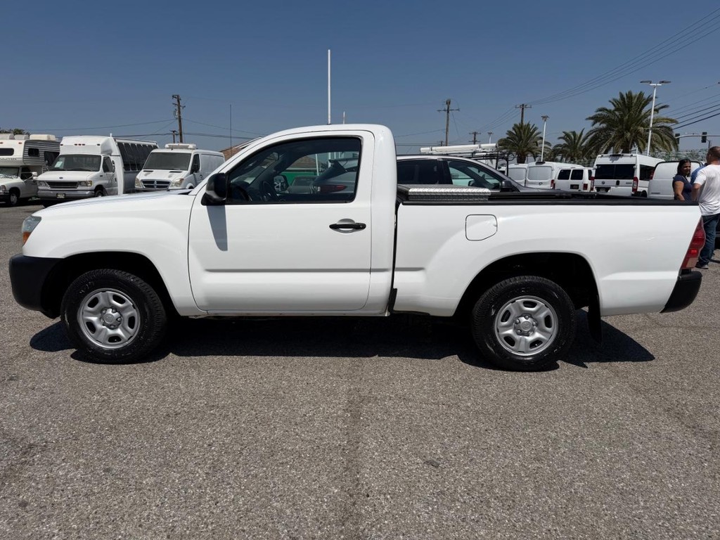 Toyota Tacoma Vehicle Full-screen Gallery Image 11