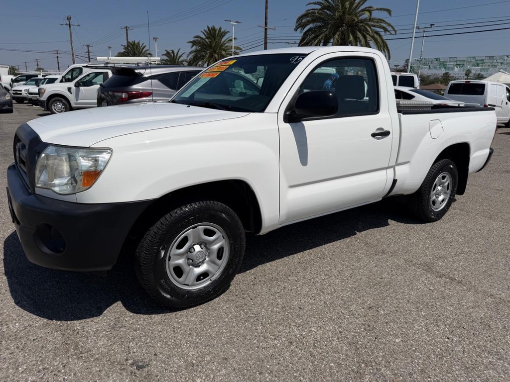 Toyota Tacoma Vehicle Full-screen Gallery Image 12