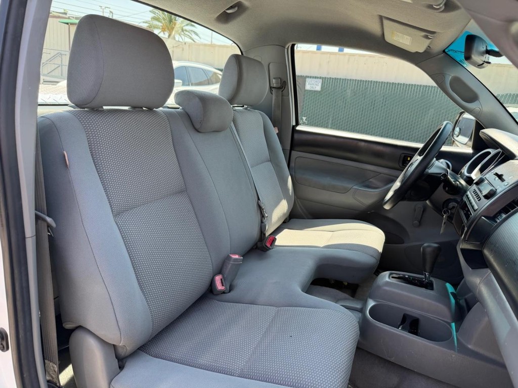 Toyota Tacoma Vehicle Full-screen Gallery Image 20
