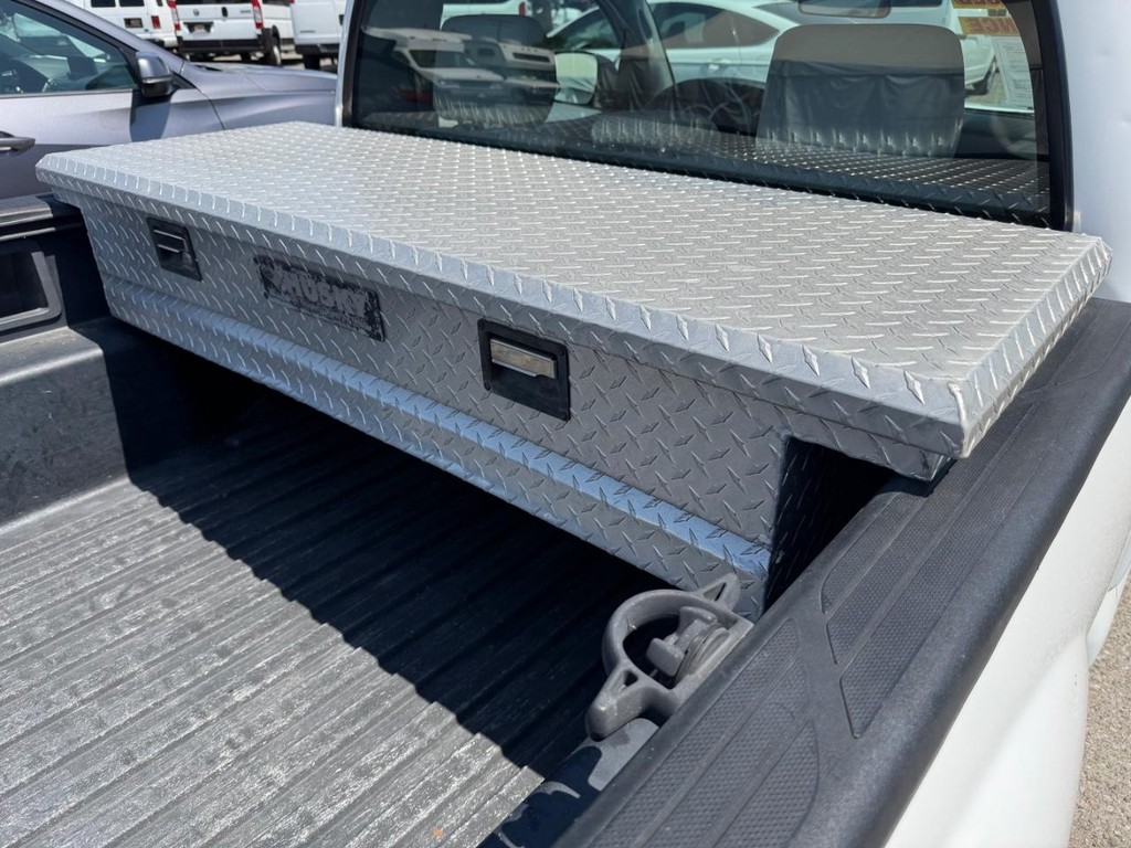 Toyota Tacoma Vehicle Full-screen Gallery Image 25