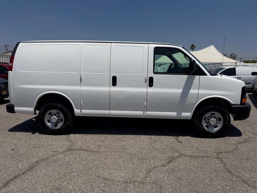 Chevrolet Express 3500 Vehicle Full-screen Gallery Image 05
