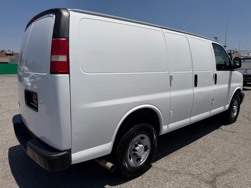 Chevrolet Express 3500 Vehicle Full-screen Gallery Image 06
