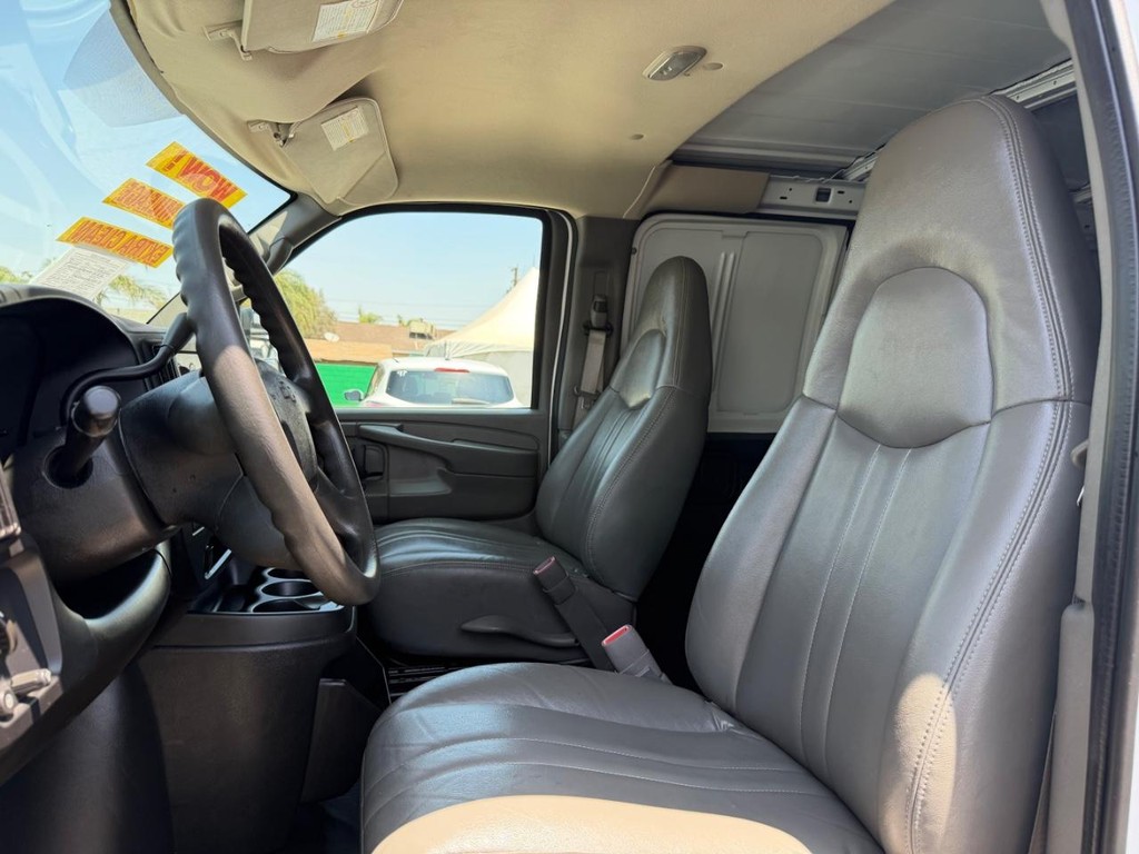 Chevrolet Express 3500 Vehicle Full-screen Gallery Image 18