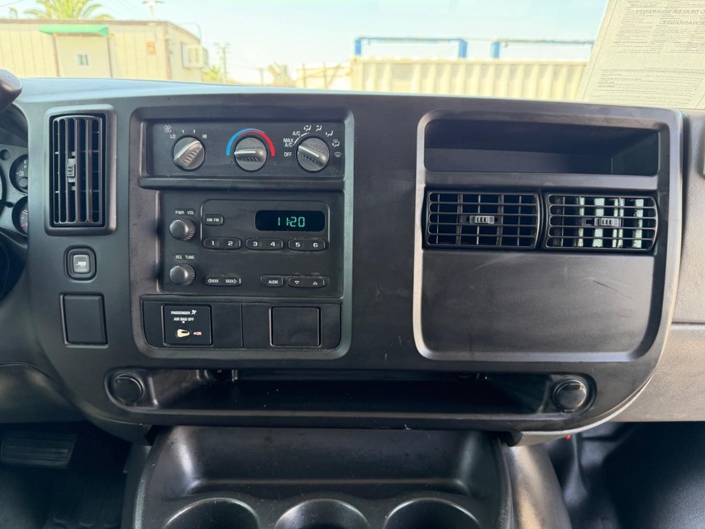 Chevrolet Express 3500 Vehicle Full-screen Gallery Image 24