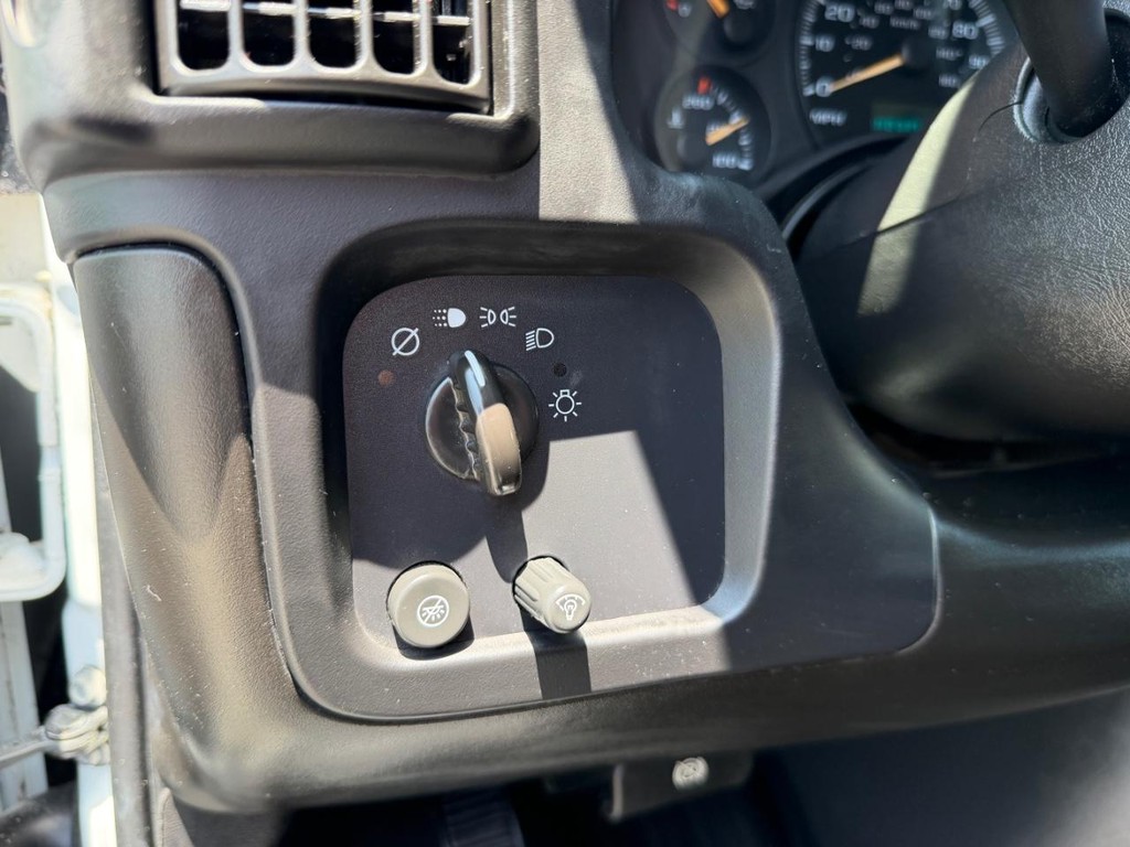 Chevrolet Express 3500 Vehicle Full-screen Gallery Image 28