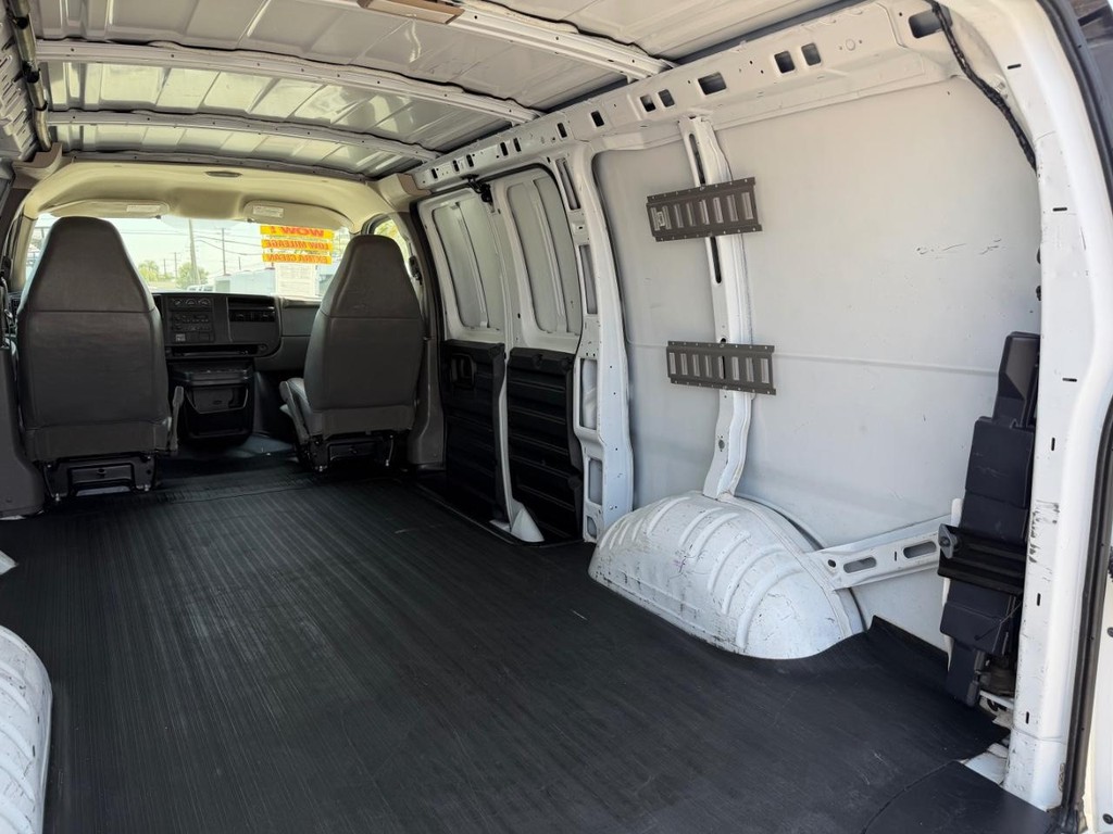 Chevrolet Express 3500 Vehicle Full-screen Gallery Image 32