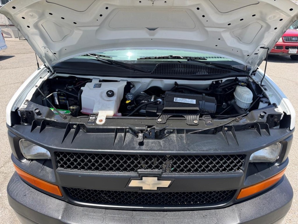 Chevrolet Express 3500 Vehicle Full-screen Gallery Image 36