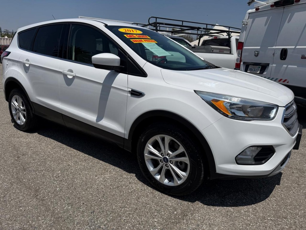 Ford Escape Vehicle Full-screen Gallery Image 03