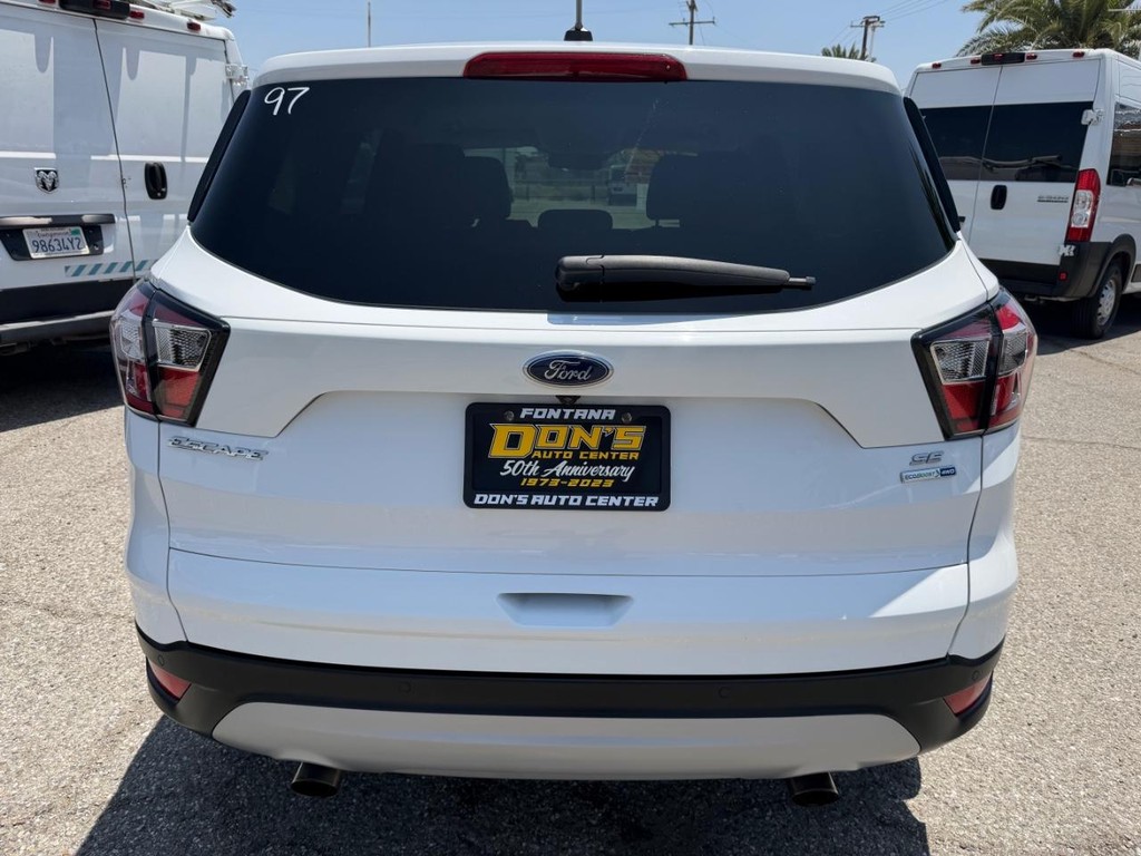 Ford Escape Vehicle Full-screen Gallery Image 08