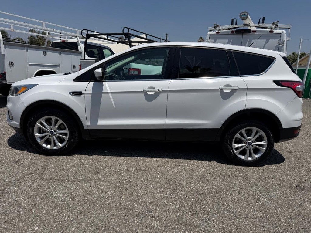 Ford Escape Vehicle Full-screen Gallery Image 11