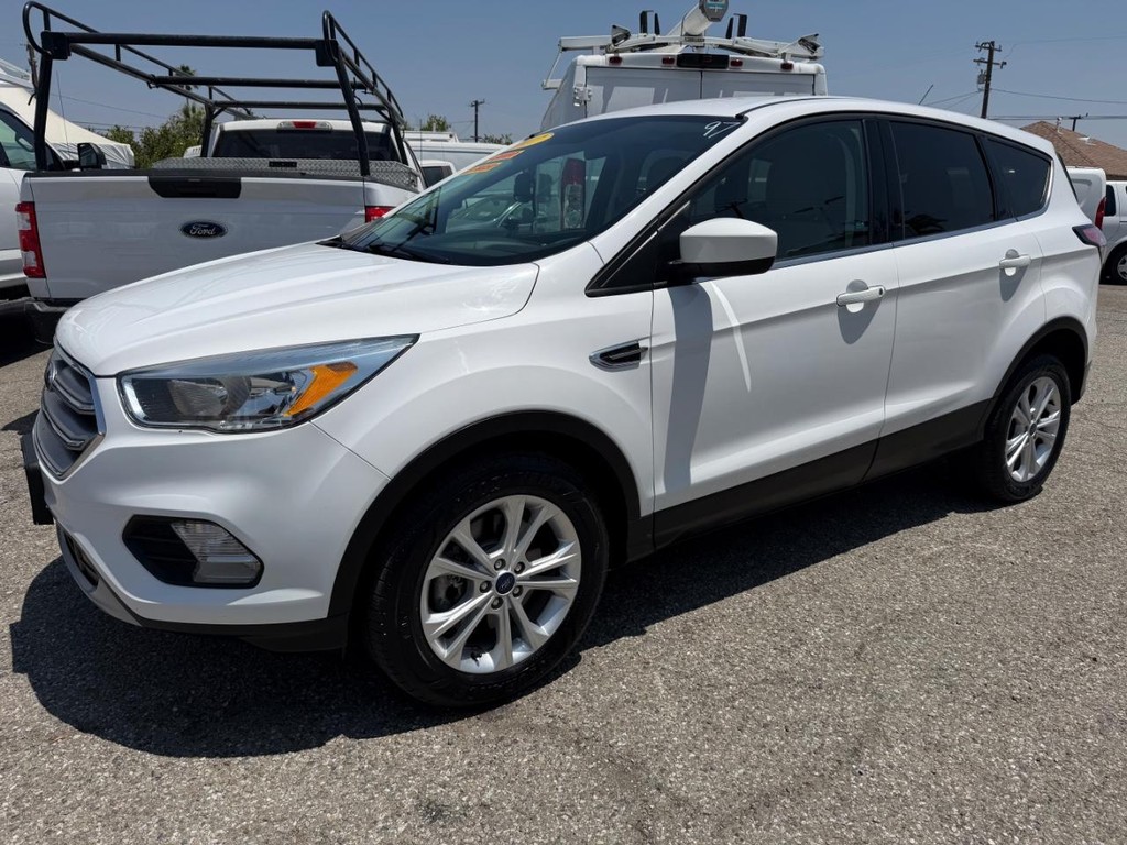 Ford Escape Vehicle Full-screen Gallery Image 12