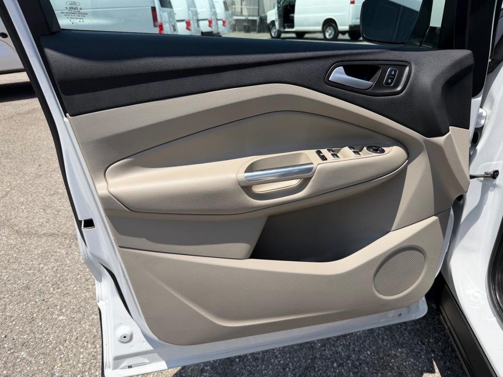 Ford Escape Vehicle Full-screen Gallery Image 15