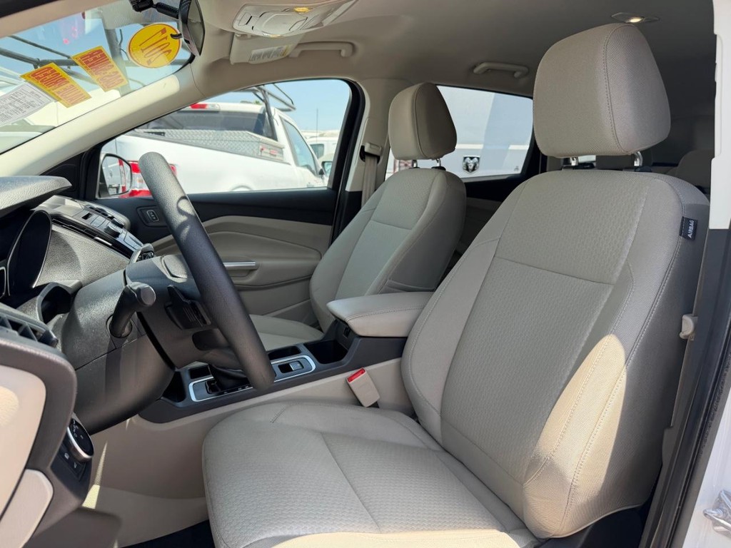 Ford Escape Vehicle Full-screen Gallery Image 18