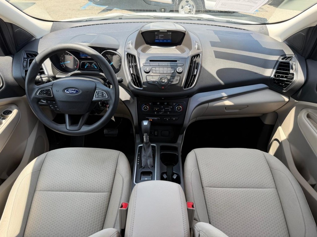Ford Escape Vehicle Full-screen Gallery Image 23