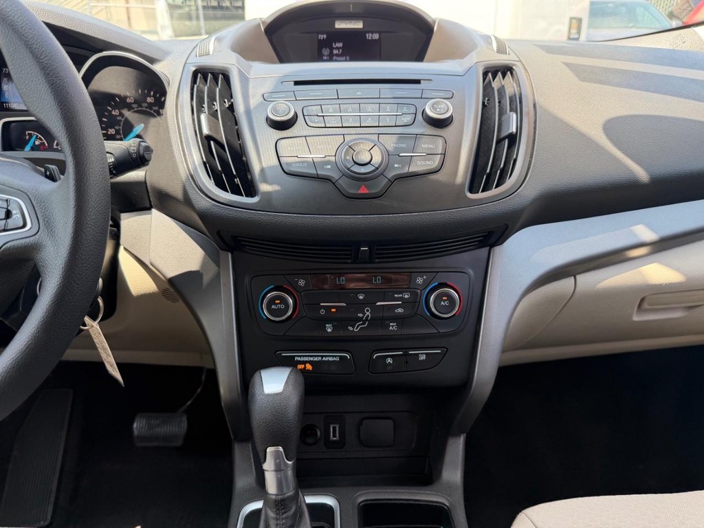 Ford Escape Vehicle Full-screen Gallery Image 25