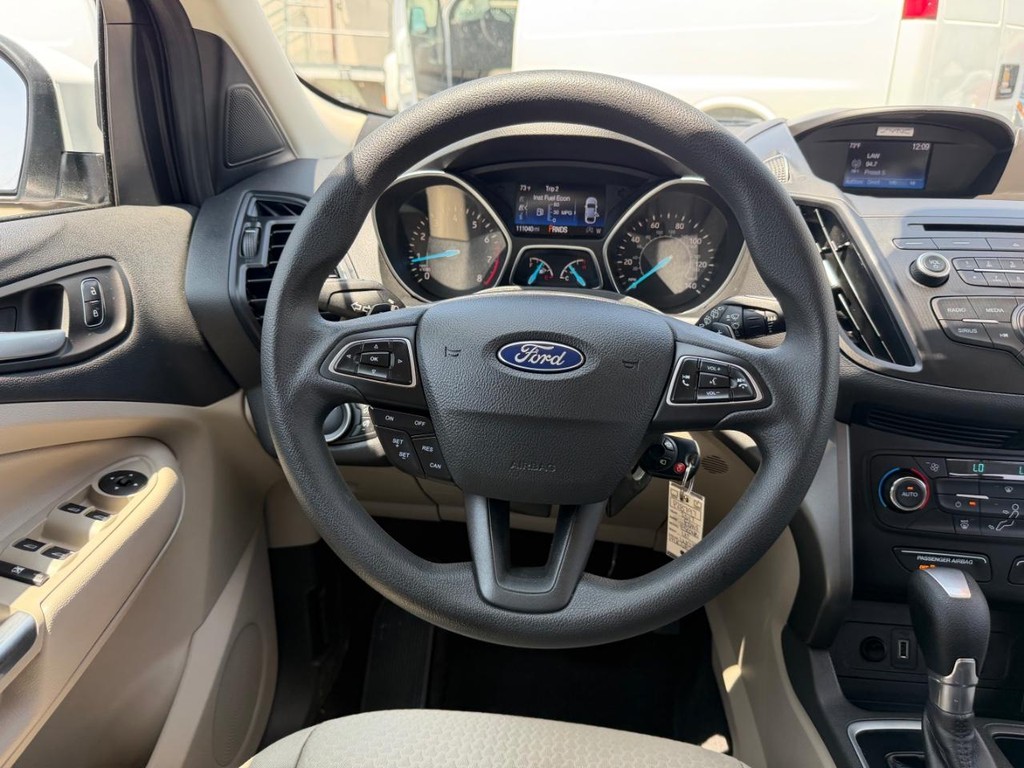 Ford Escape Vehicle Full-screen Gallery Image 27