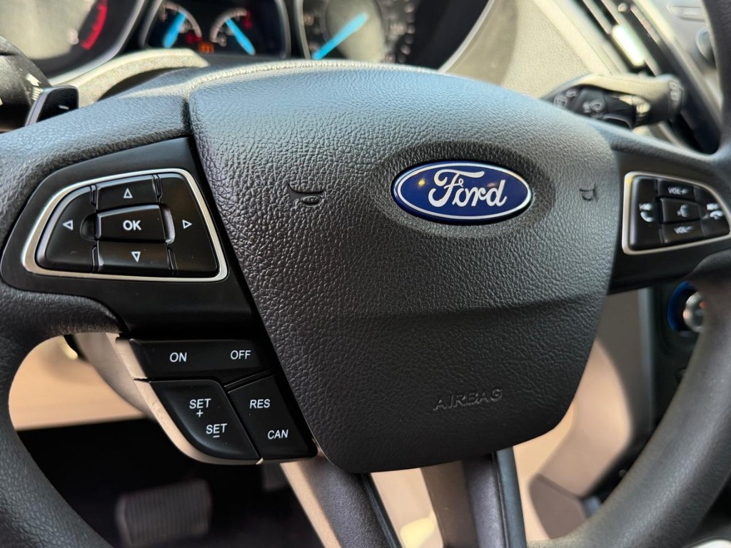 Ford Escape Vehicle Full-screen Gallery Image 28