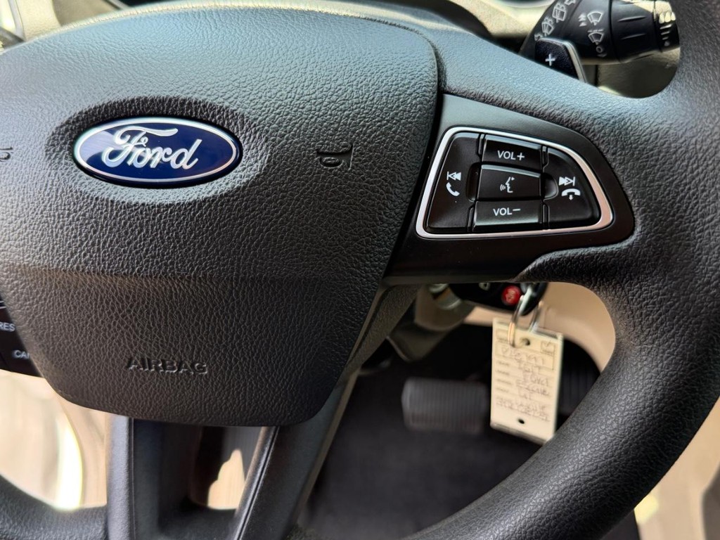 Ford Escape Vehicle Full-screen Gallery Image 29