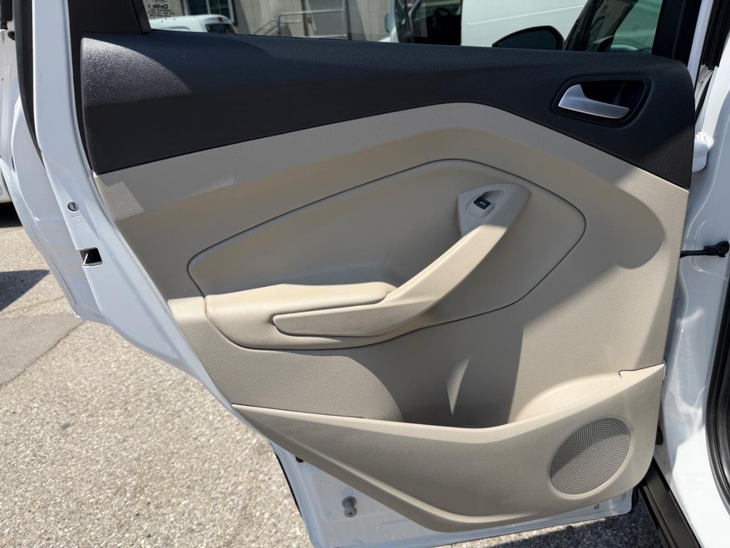 Ford Escape Vehicle Full-screen Gallery Image 33