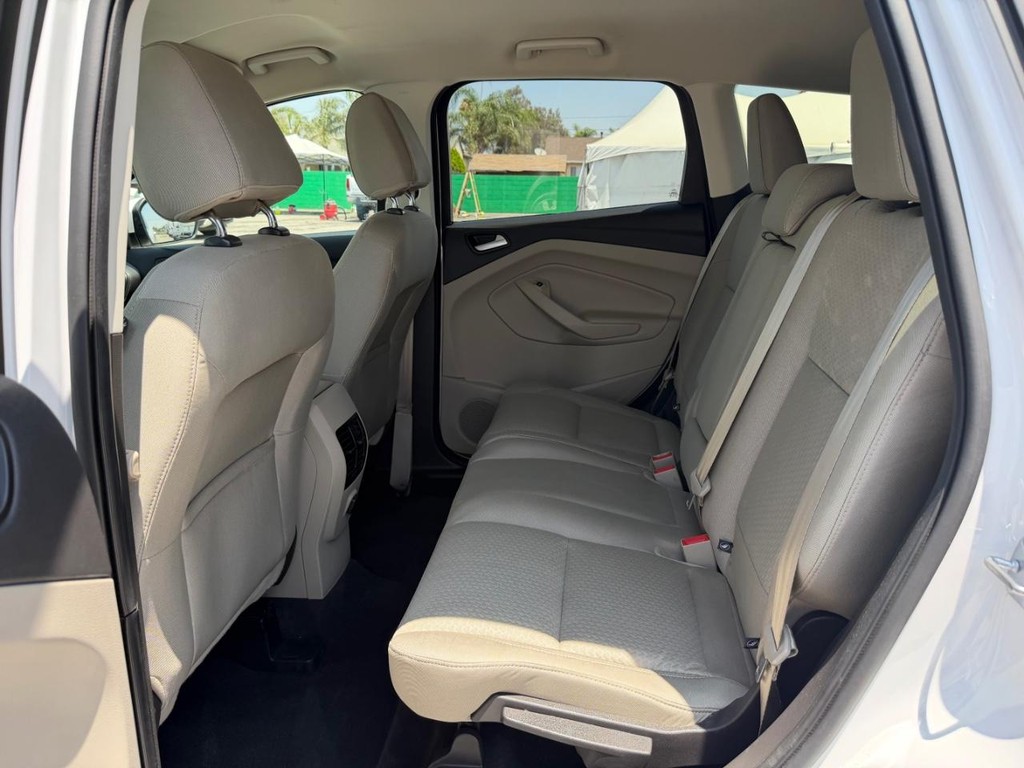 Ford Escape Vehicle Full-screen Gallery Image 34