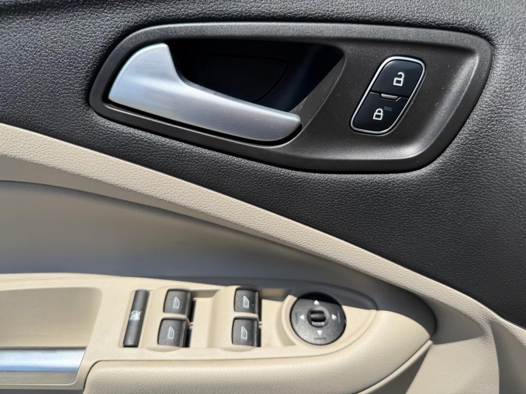 Ford Escape Vehicle Full-screen Gallery Image 35