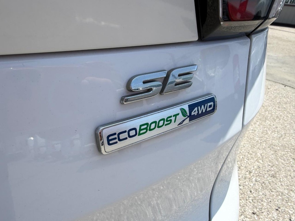 Ford Escape Vehicle Full-screen Gallery Image 41