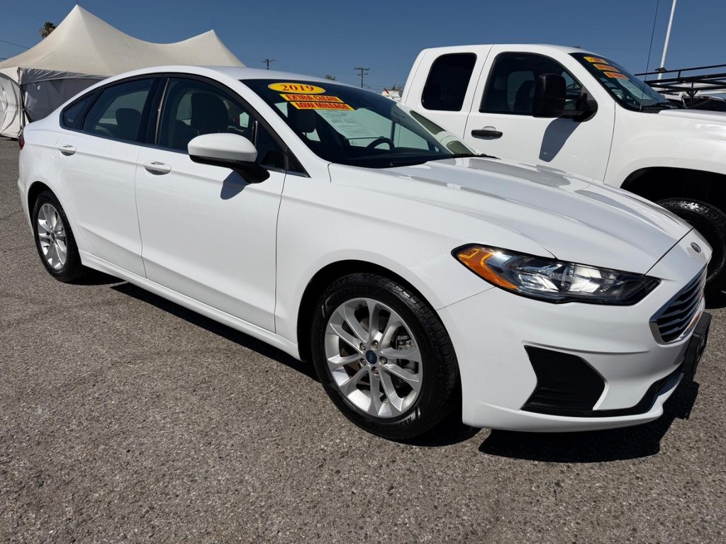 Ford Fusion Vehicle Full-screen Gallery Image 03