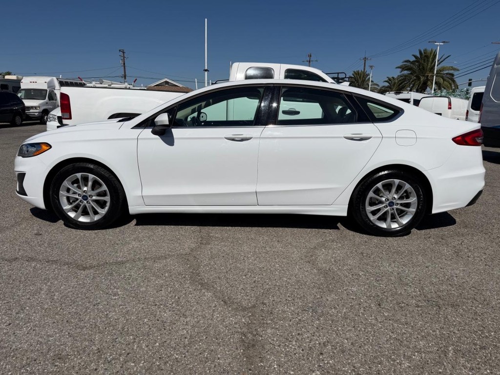 Ford Fusion Vehicle Full-screen Gallery Image 11