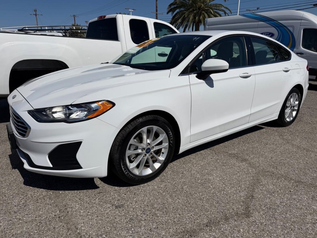 Ford Fusion Vehicle Full-screen Gallery Image 12