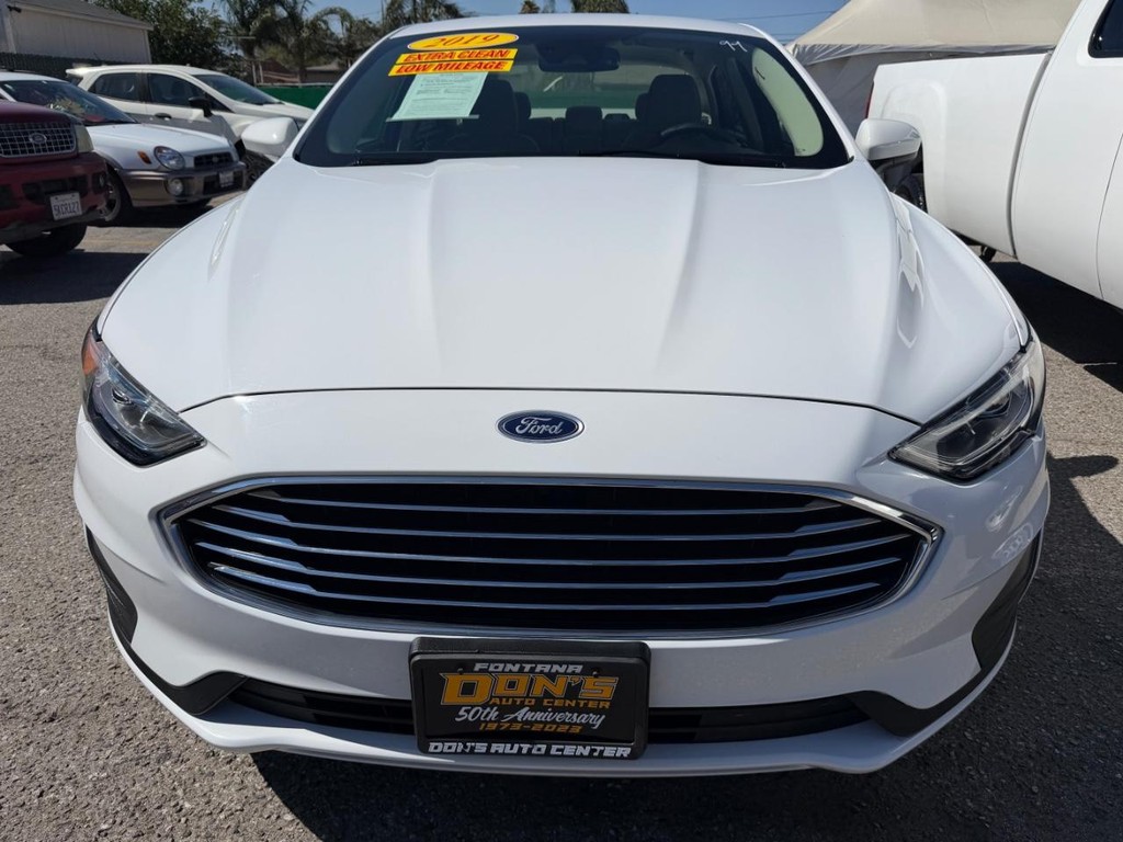 Ford Fusion Vehicle Full-screen Gallery Image 14