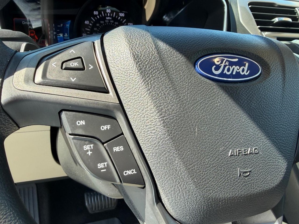 Ford Fusion Vehicle Full-screen Gallery Image 28