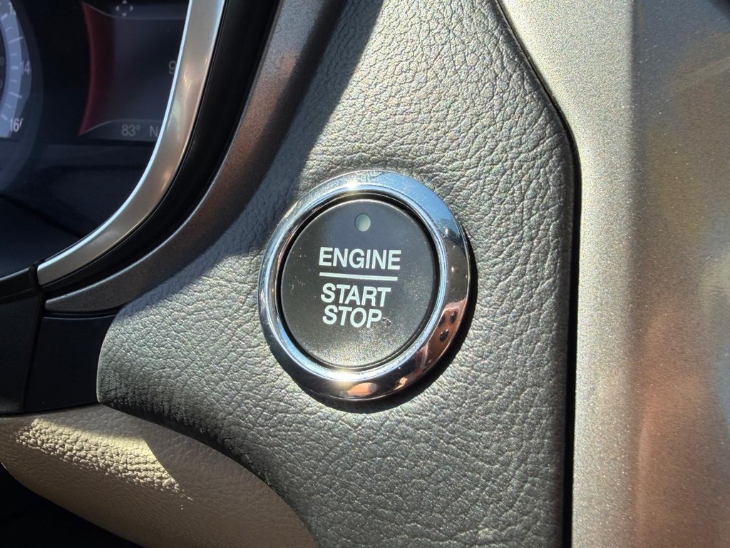Ford Fusion Vehicle Full-screen Gallery Image 36
