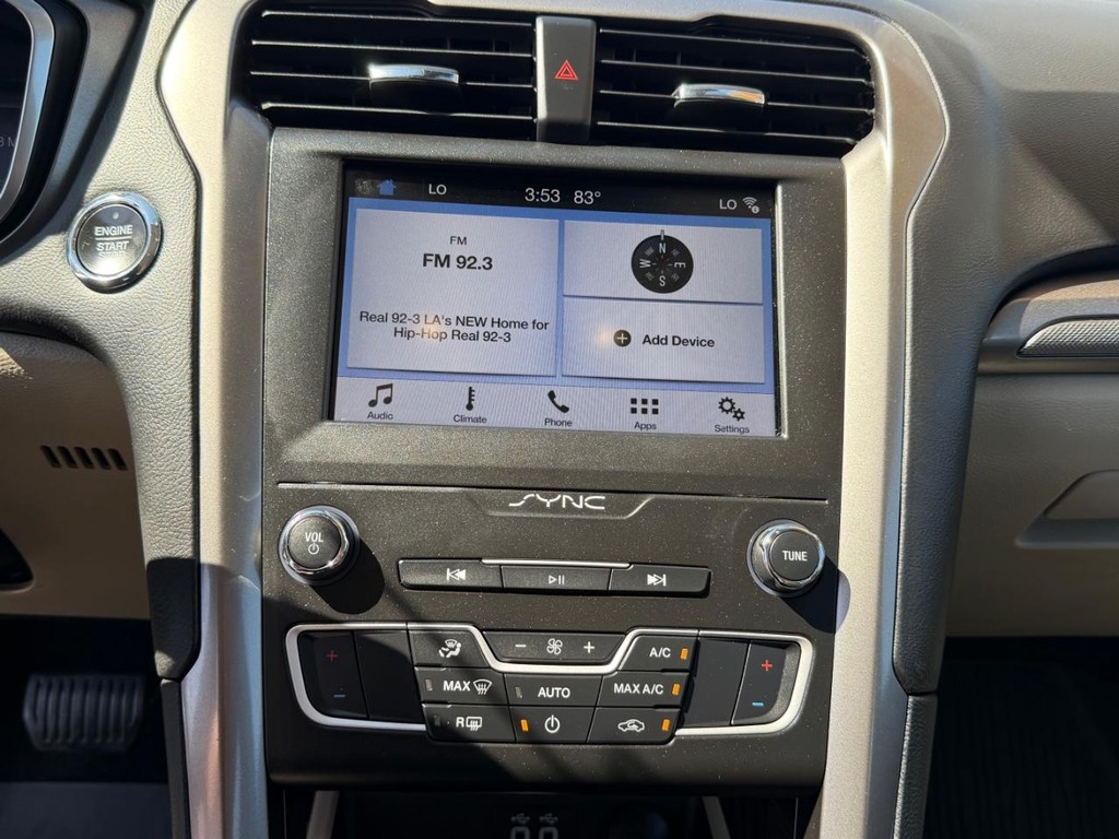 Ford Fusion Vehicle Full-screen Gallery Image 37