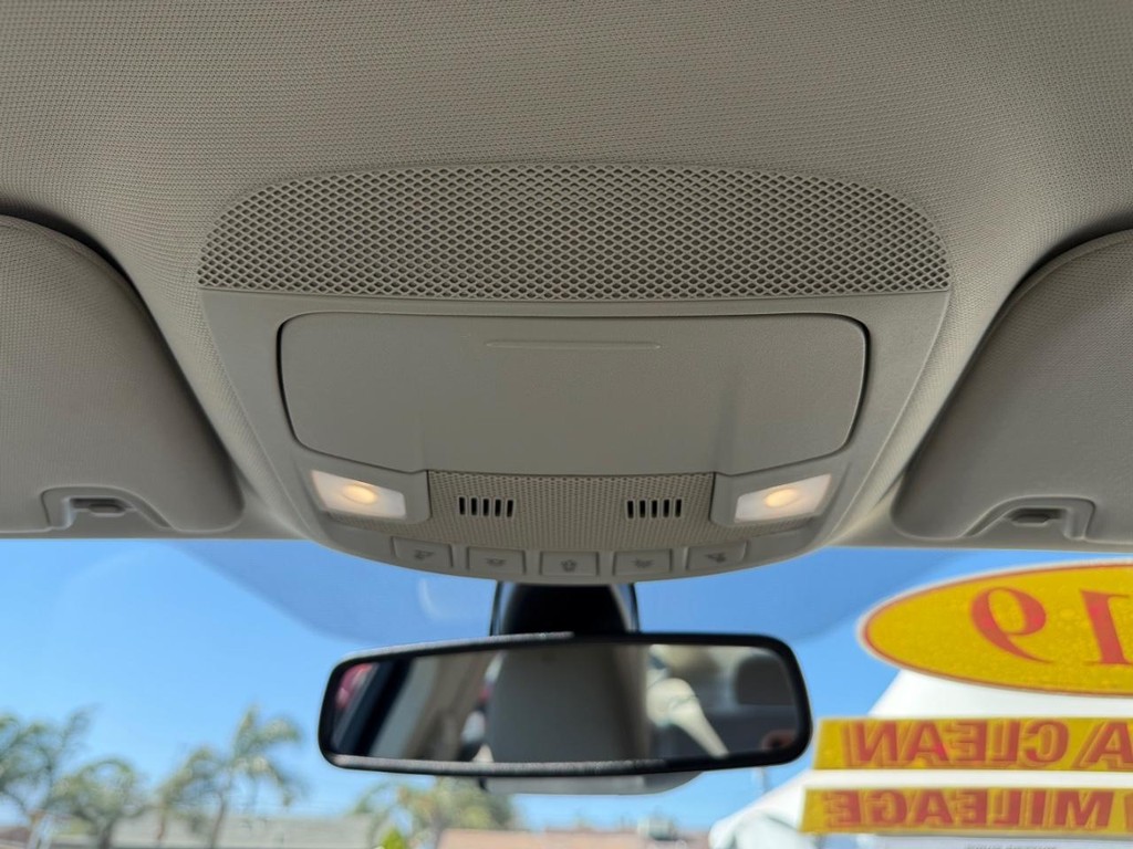 Ford Fusion Vehicle Full-screen Gallery Image 38