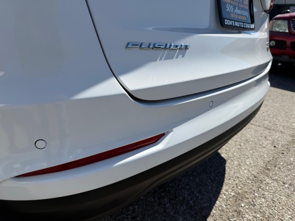 Ford Fusion Vehicle Full-screen Gallery Image 46
