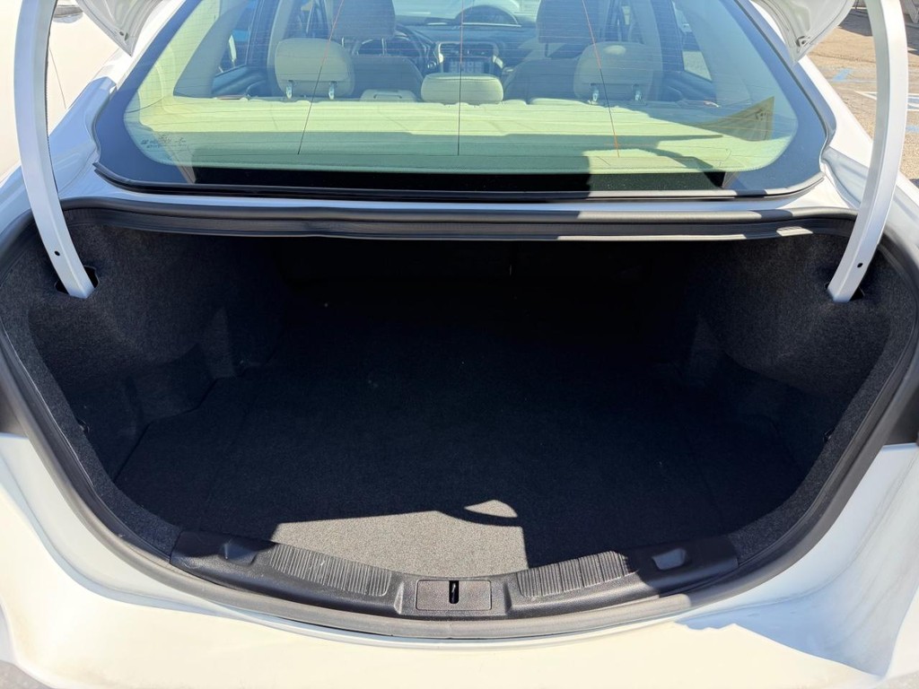 Ford Fusion Vehicle Full-screen Gallery Image 48