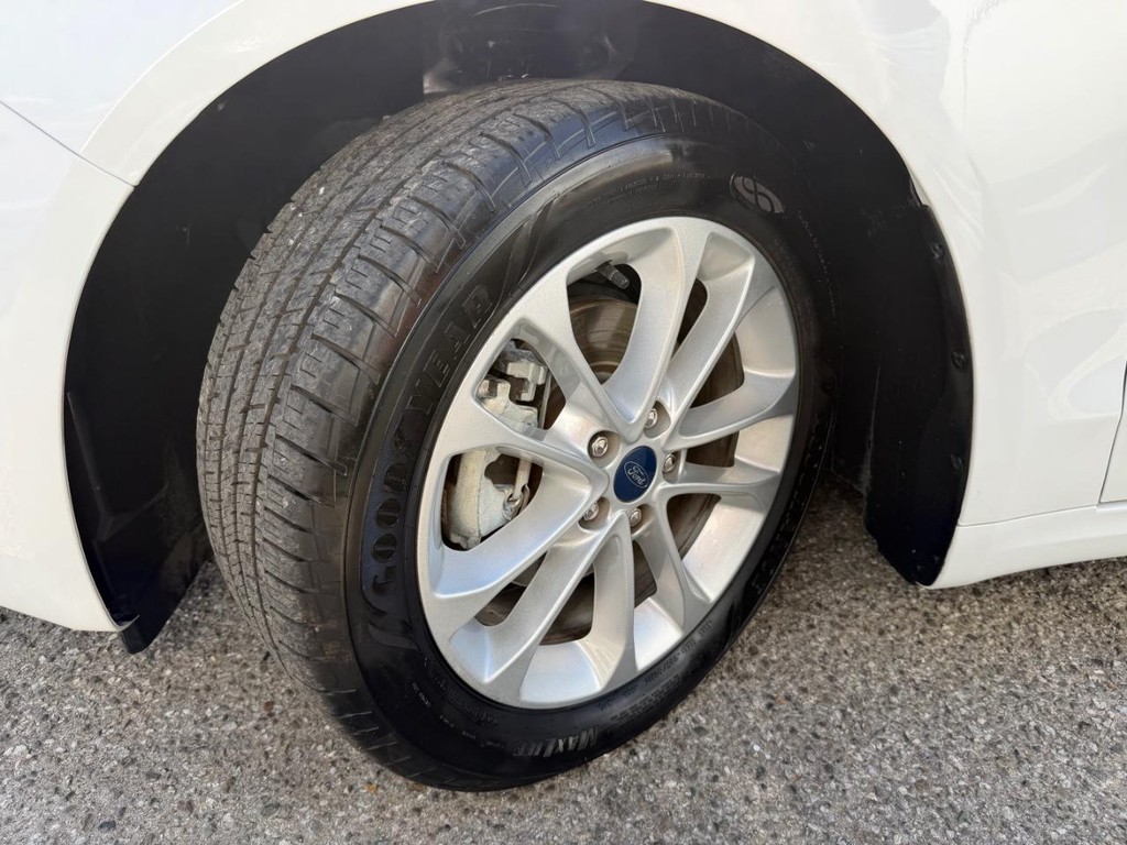 Ford Fusion Vehicle Full-screen Gallery Image 49