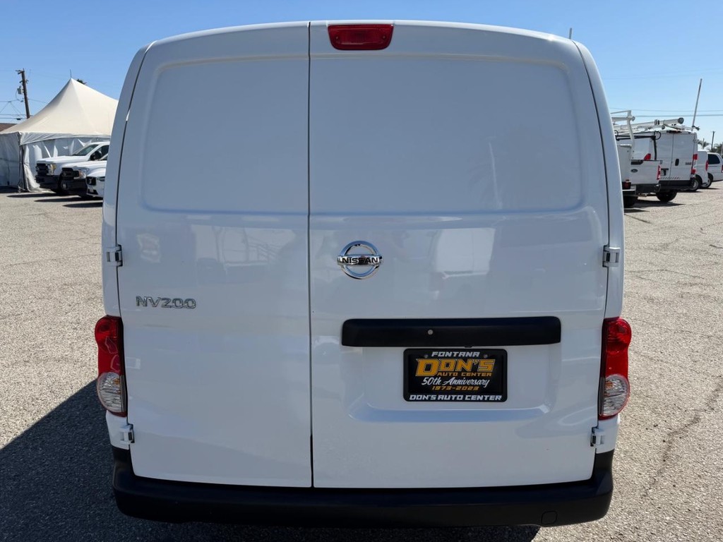 Nissan NV200 Vehicle Full-screen Gallery Image 09