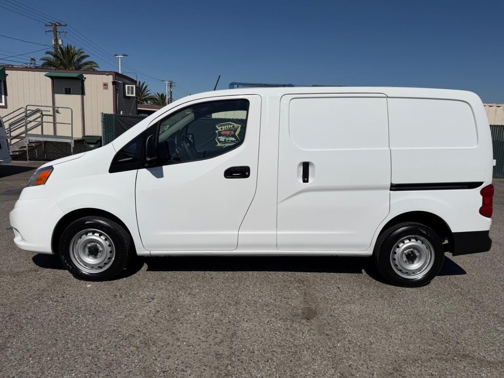 Nissan NV200 Vehicle Full-screen Gallery Image 12