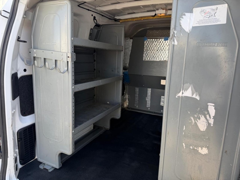Nissan NV200 Vehicle Full-screen Gallery Image 17