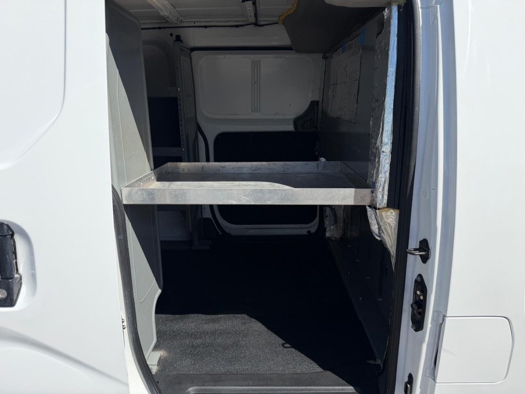 Nissan NV200 Vehicle Full-screen Gallery Image 19
