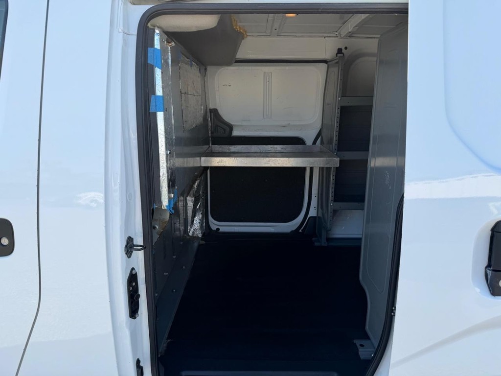 Nissan NV200 Vehicle Full-screen Gallery Image 20