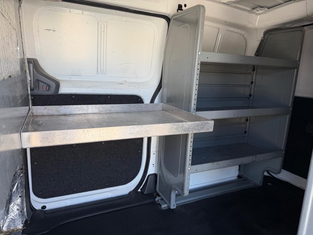 Nissan NV200 Vehicle Full-screen Gallery Image 21